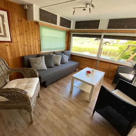 Feriehus Ferienpark Vislust Ferienhaus Balu Mit Eigenem Steiger Zum Angeln Ijsselmeer Niederlande Wervershoof
