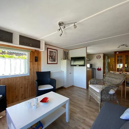 Ferienpark Vislust Ferienhaus Balu Mit Eigenem Steiger Zum Angeln Ijsselmeer Niederlande Ferienhaus