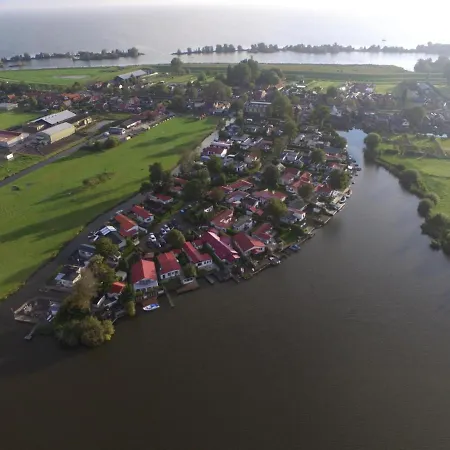 Feriehus Ferienpark Vislust Ferienhaus Balu Mit Eigenem Steiger Zum Angeln Ijsselmeer Niederlande Wervershoof